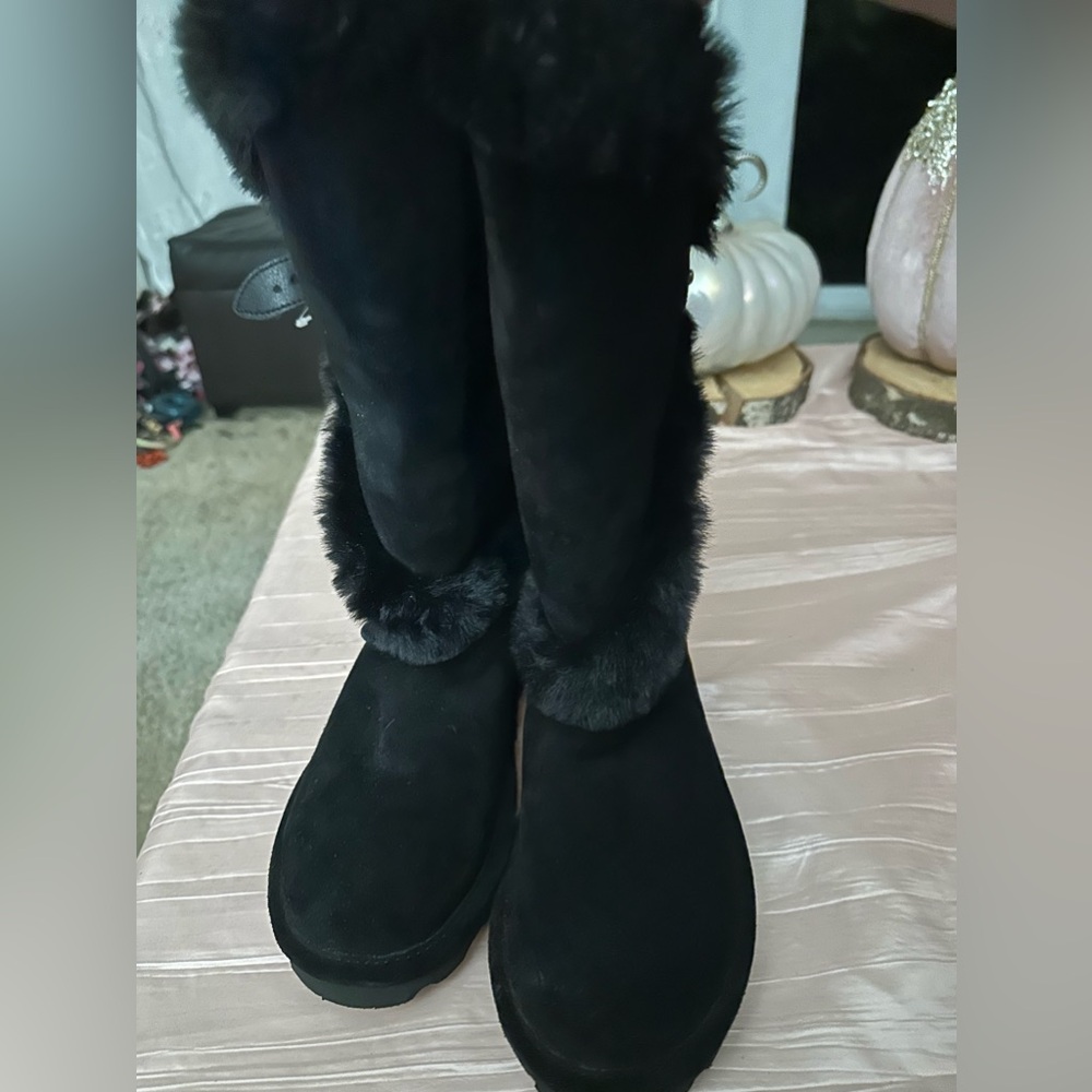 Black Bear paw suade boots to calf new size 8